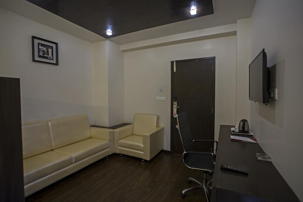 Ravi Residency Hotel Morbi Phòng bức ảnh
