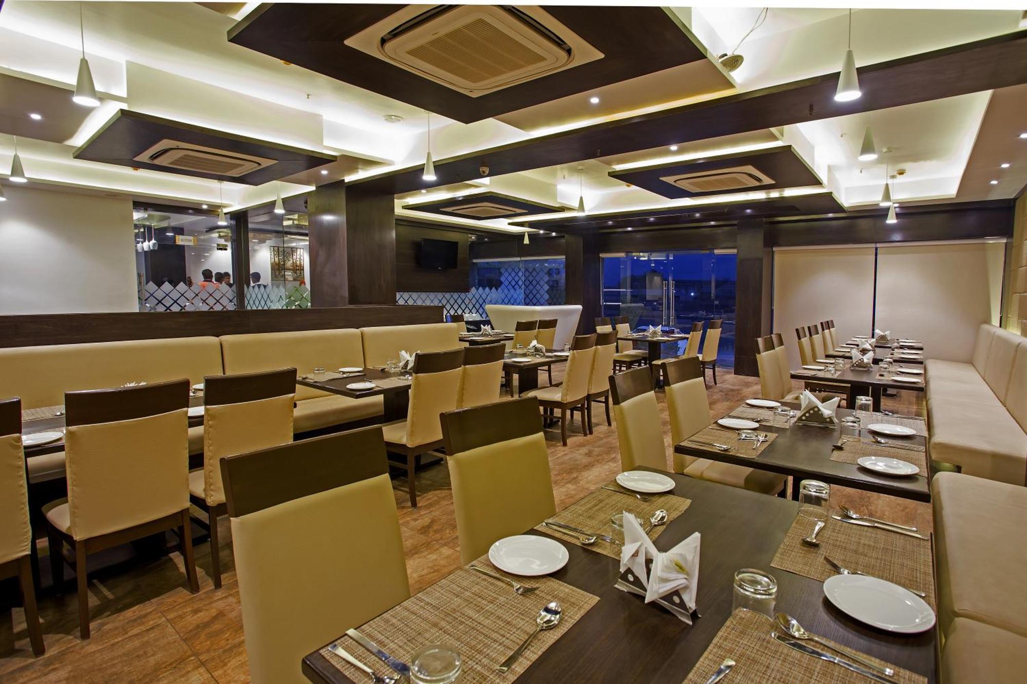 Ravi Residency Hotel Morbi Ngoại thất bức ảnh